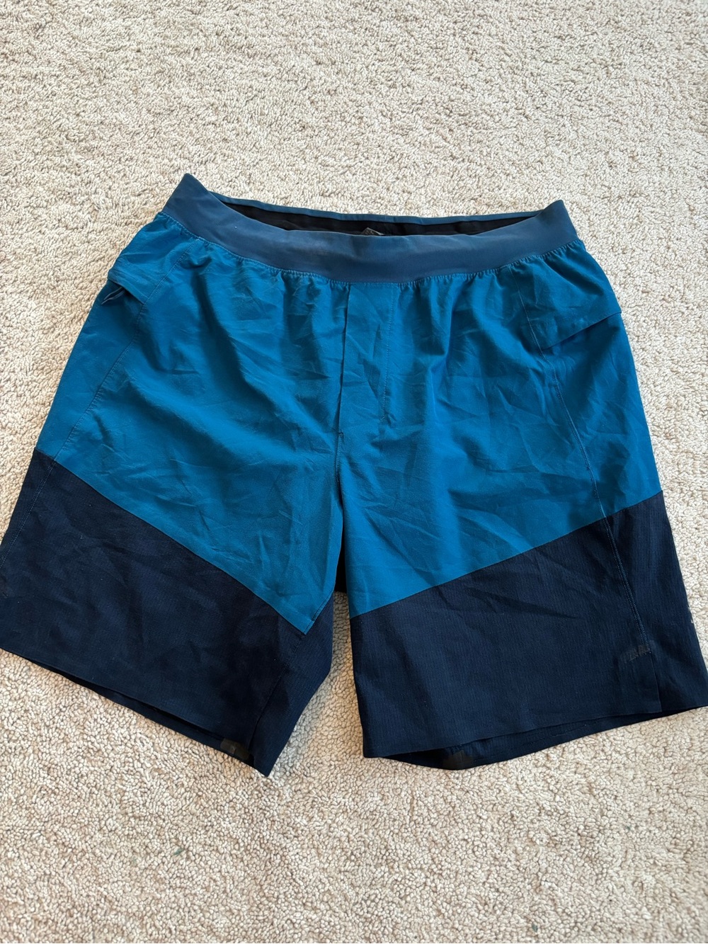 lululemon athletica Teal and Navy Blue Colorblock Athletic Shorts, Men’s Meidum